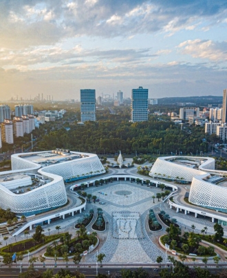 登高壮观天地间——以习近平同志为核心的党中央引领全面建设社会主义现代化国家迈上新征程