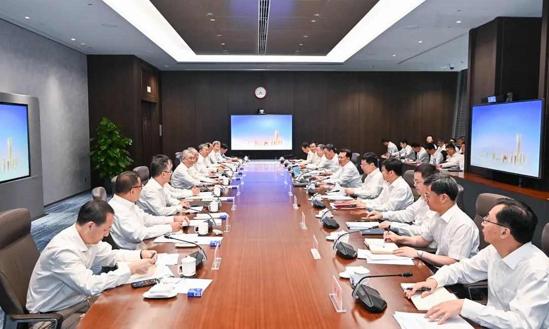 支持重庆打造西部金融中心助力现代化新重庆建设金融系统座谈会在北京举行 深化央地合作 落实国家战略 携手共建西部金融中心 袁家军出席并讲话 潘功胜李云泽易会满讲话 胡衡华主持 重庆市人民政府与金融机构集(图3)