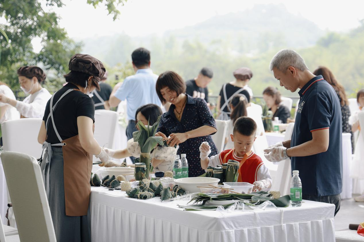 弘扬端午佳节文化、践行敬老爱幼品德  组织“粽夏时节、亲子敬老、顺遂安康”端午主题活动(图4)
